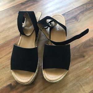 Soda platform espadrilles. Size 8.